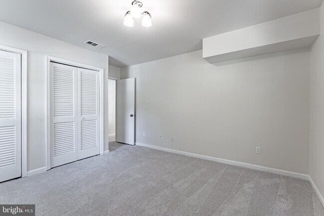 Building Photo - 5898 Surrey Hill Pl Unit H