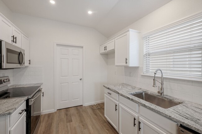 Building Photo - Updated 3-Bedroom Home with Spacious Backyard