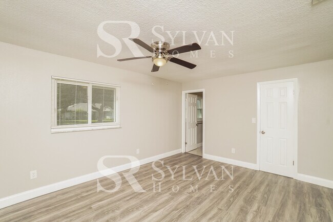Building Photo - Spacious, Modern Home-style Living.
