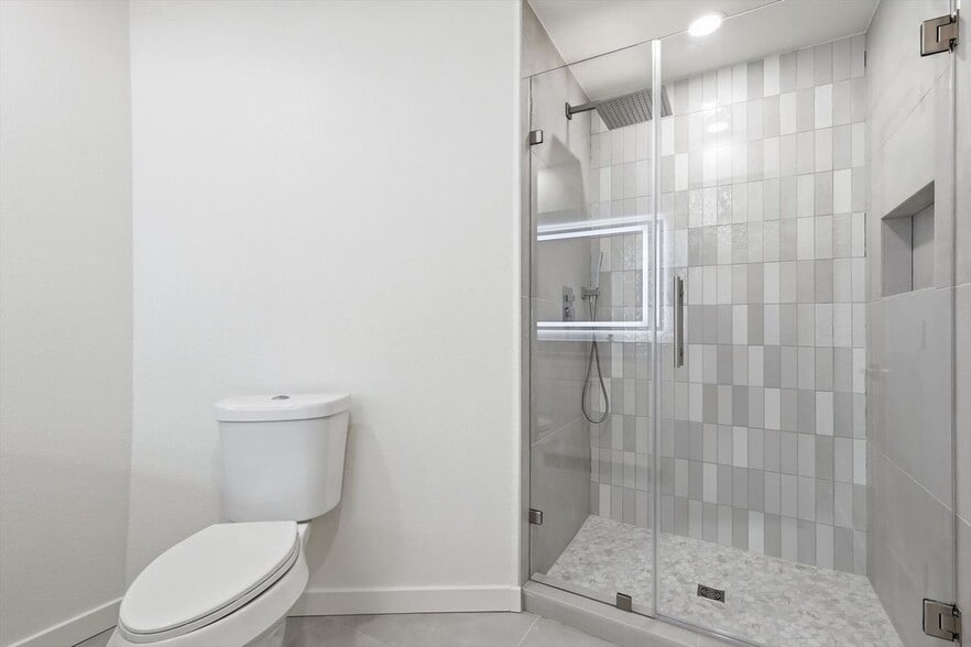 Building Photo - 4816 Amesbury Dr