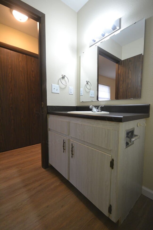 Building Photo - Deepwater Apartments