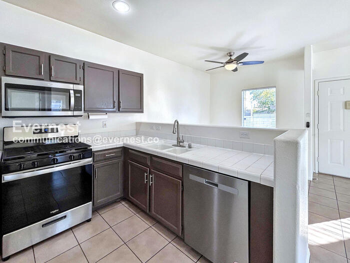 Building Photo - 5922 W Vegas Dr