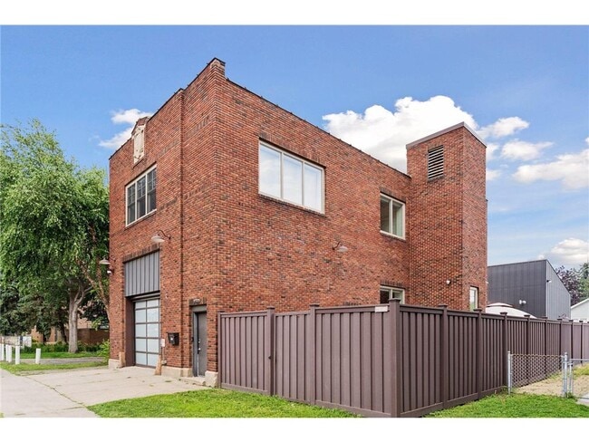 Primary Photo - 1290 Snelling Ave N
