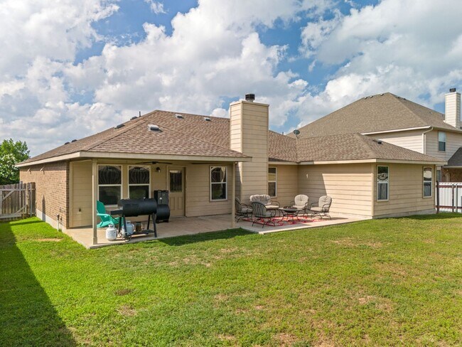Building Photo - White Rock Estates