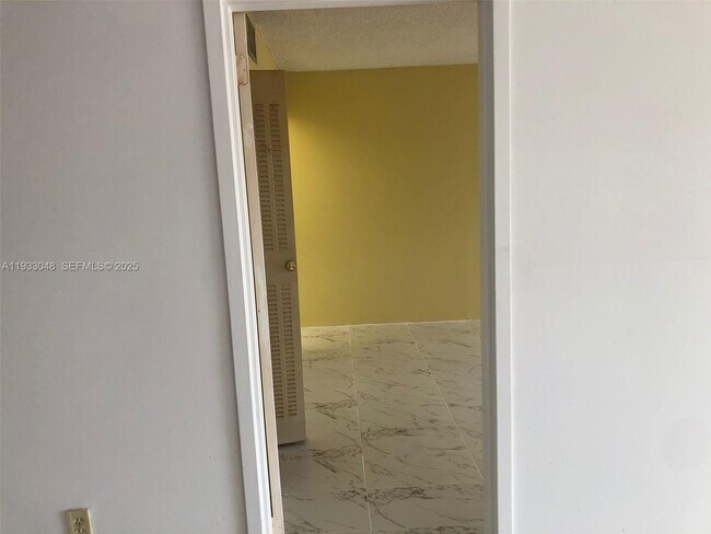 Building Photo - 555 NE 123rd St