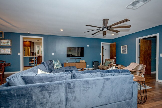 Building Photo - Fully furnished 3-bed, 2-bath home in Ocea...