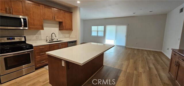 Building Photo - 401 S Anaheim Blvd