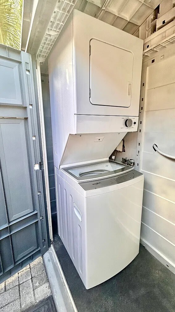 Building Photo - 800 NE 6th St