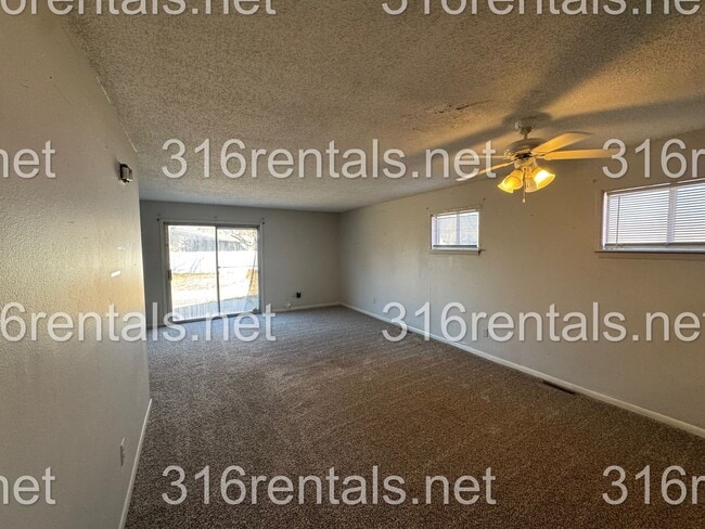 Building Photo - $850- 2 bed 1 bath - Townhomes
