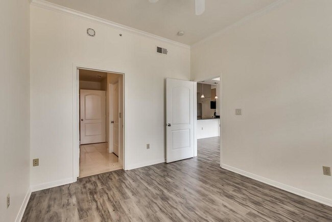 Building Photo - 3225 Turtle Creek Blvd