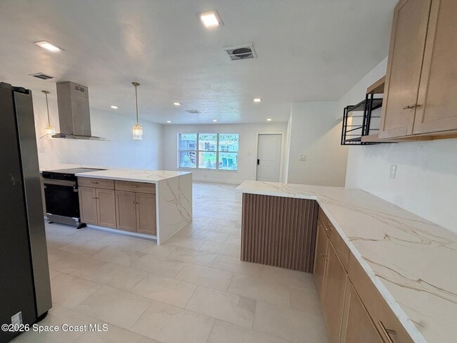 Building Photo - 205 Melaleuca Dr