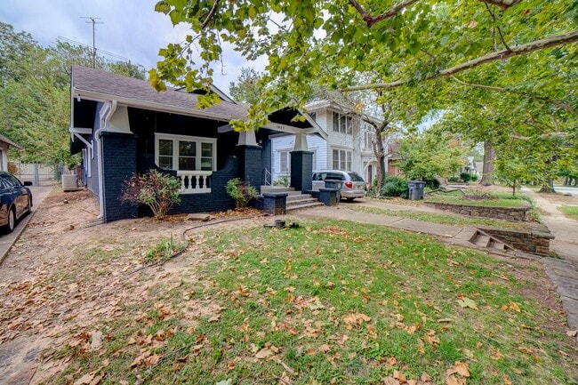 Building Photo - 2 Bed | 1.5 Bath in Midtown close to Utica Square & Cherry St!