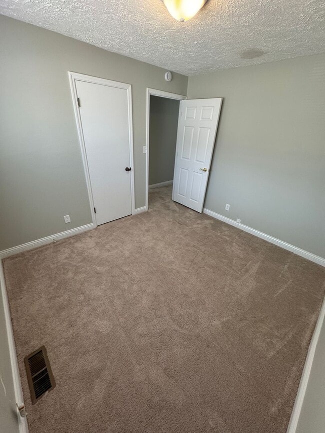 Building Photo - Four Bedroom Available in April - West Lafayette School District