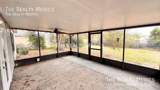 Building Photo - 3257 Dudley Dr