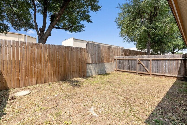 Building Photo - 12900 Hymeadow Dr