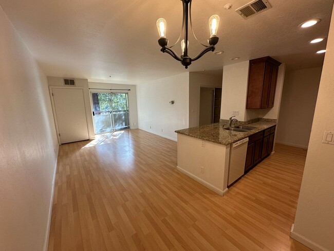 Building Photo - 1 Bed 1 Bath Condo In Walnut Creek