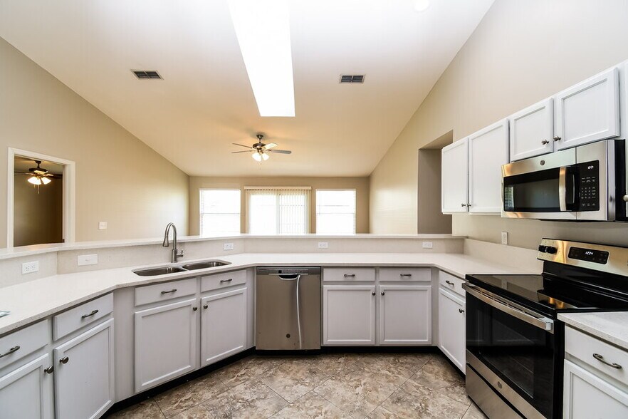 Building Photo - 3016 Golden Pond Blvd