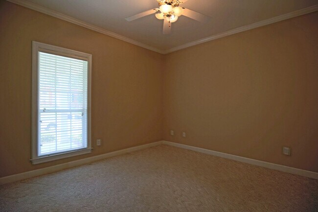 Building Photo - 212 North Cir