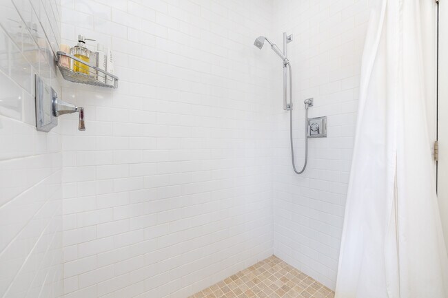 Building Photo - 9 Belshyre Ct