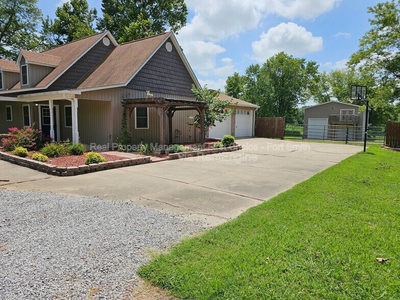 Building Photo - 1300 Armistead Rd
