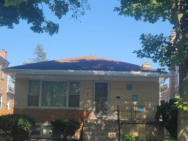 Primary Photo - 8205 S Spaulding Ave