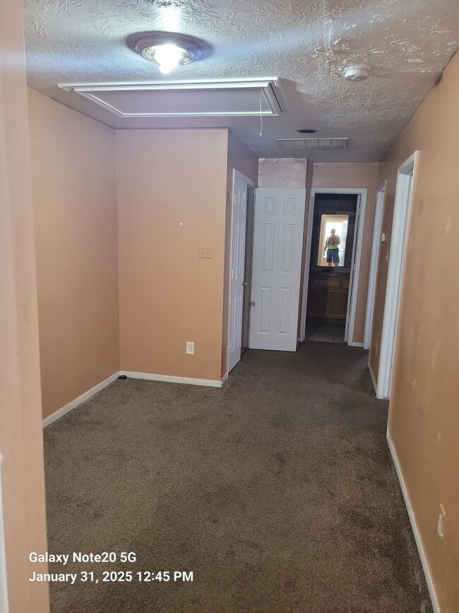 Building Photo - 6934 Paris St