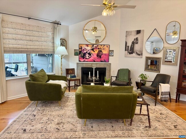 Building Photo - 292 Blackthorn Ln