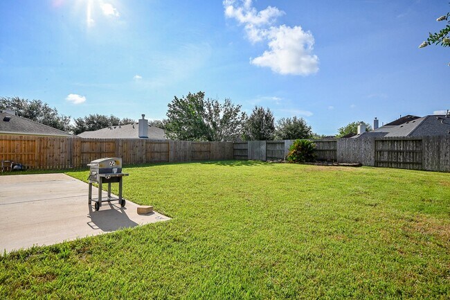 Building Photo - 18135 Brightwood Park Ln