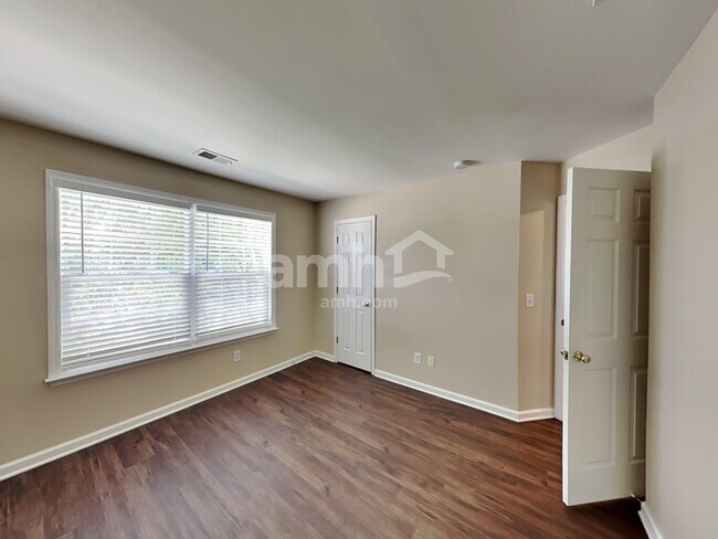 Building Photo - 1542 Cardinal Ln