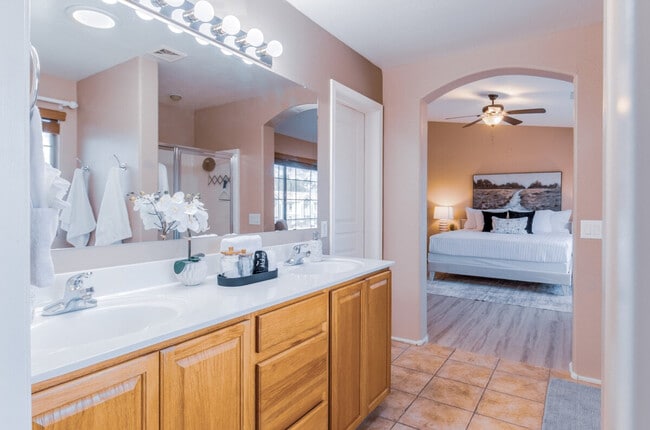 Building Photo - 1550 N Desert Willow St