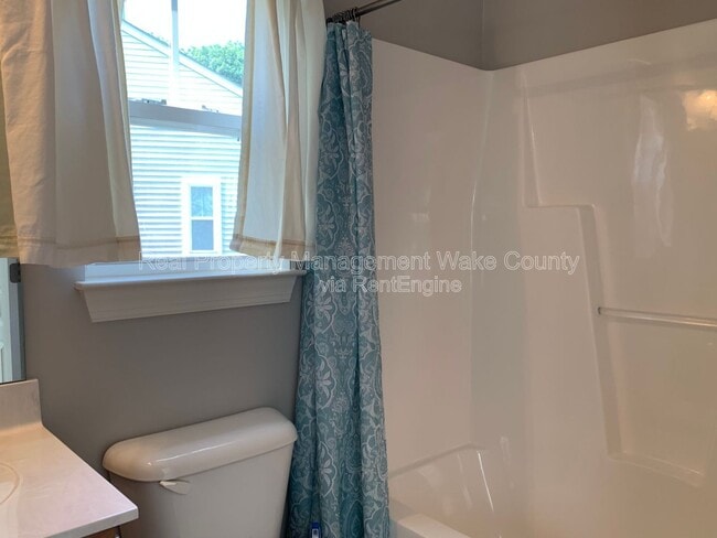 Building Photo - 8025 Goldenrain Way