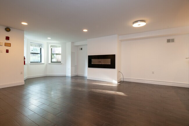 Building Photo - 1614 15th St NW