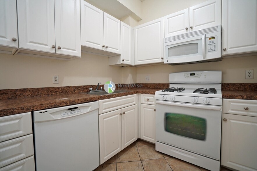 Building Photo - 53 Ashford St