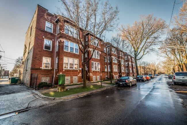 Building Photo - Grand Crossing Apartments