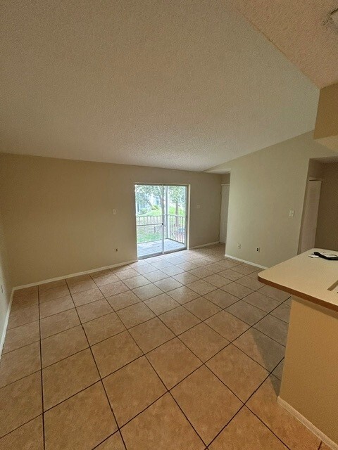 Building Photo - 3823 Bay Club Cir