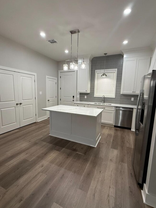 Building Photo - 4151 W Prien Lake Rd