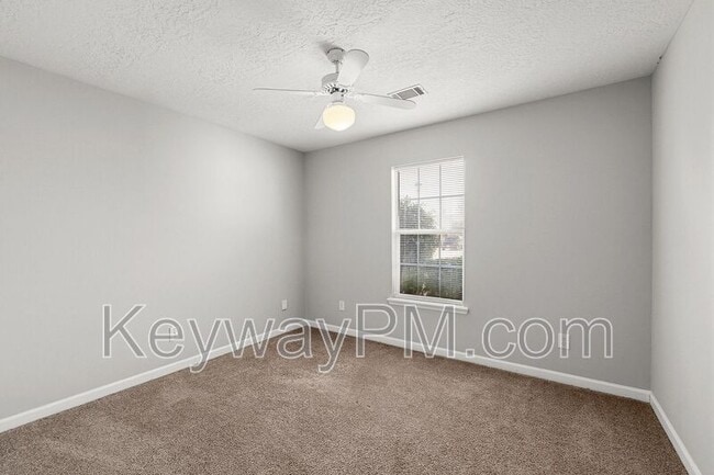 Building Photo - 137 Summerfield Cir