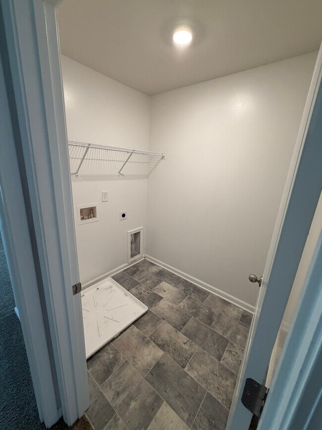 Building Photo - 5033 Pratt Dr