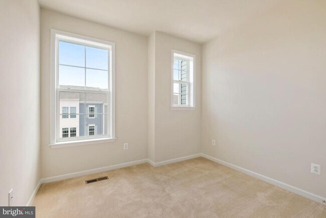Building Photo - 5986 Passend Dr