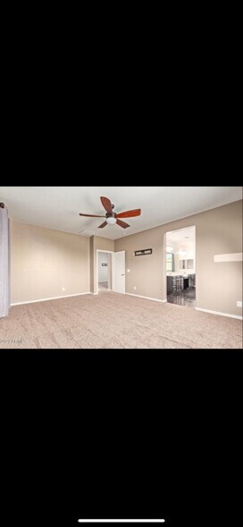 Building Photo - 1105 S 201st Dr