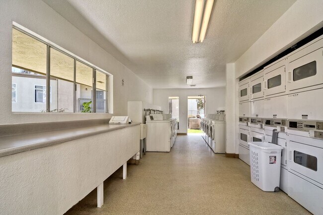 Building Photo - Gated Community - Ready To Go