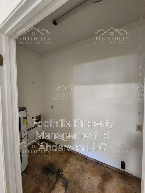 Building Photo - 211 Brady Cir