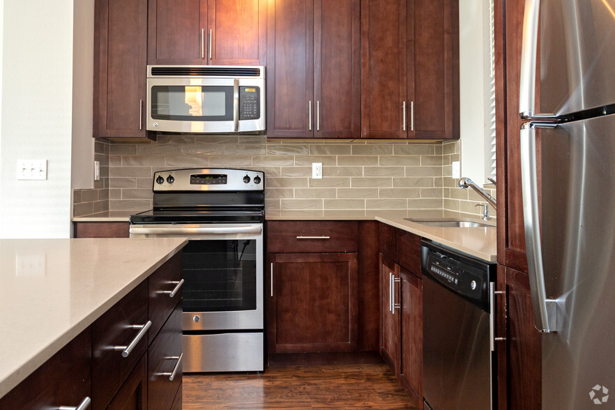 Primary Photo - MOTIF APTS