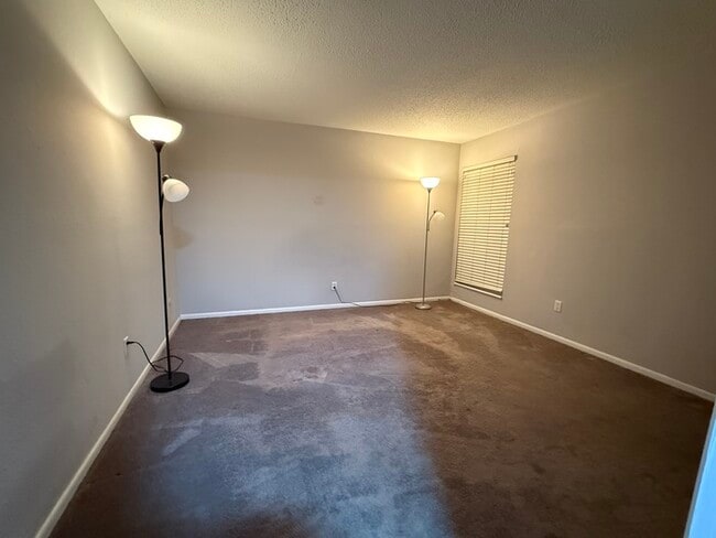 Building Photo - Marble Cliff Condo With Lake Access!