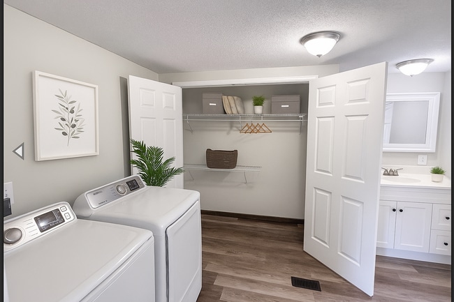 Building Photo - Fully Remodeled 3 Bedroom, 2 Bath Home in ...