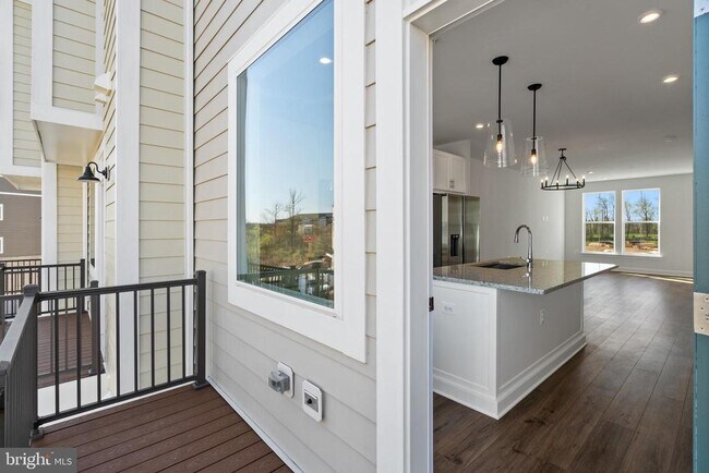 Building Photo - 596 Watermans Dr