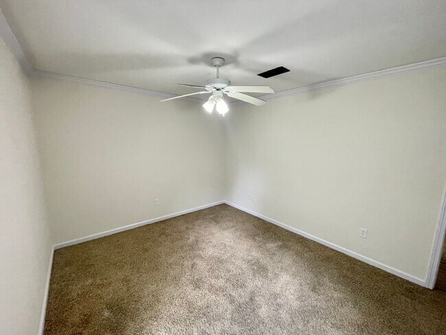 Building Photo - 111 Stapleton Dr