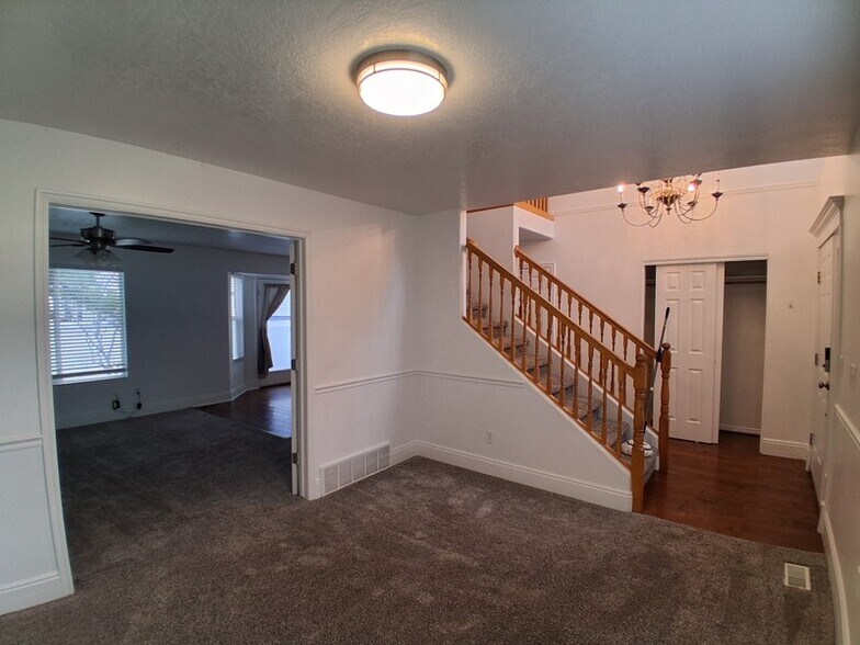 Building Photo - 1412 E 820 S