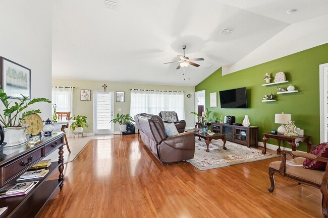 Building Photo - 5923 NW Brianna Ct