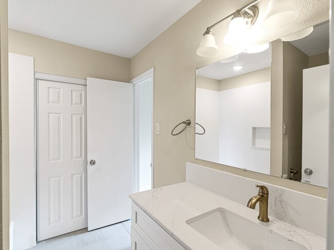 Building Photo - 9254 Autumnsong Dr